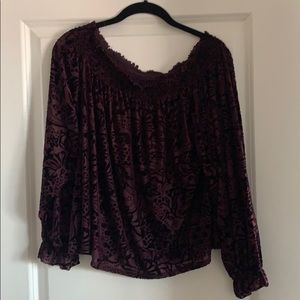 Off the shoulder long-sleeved top